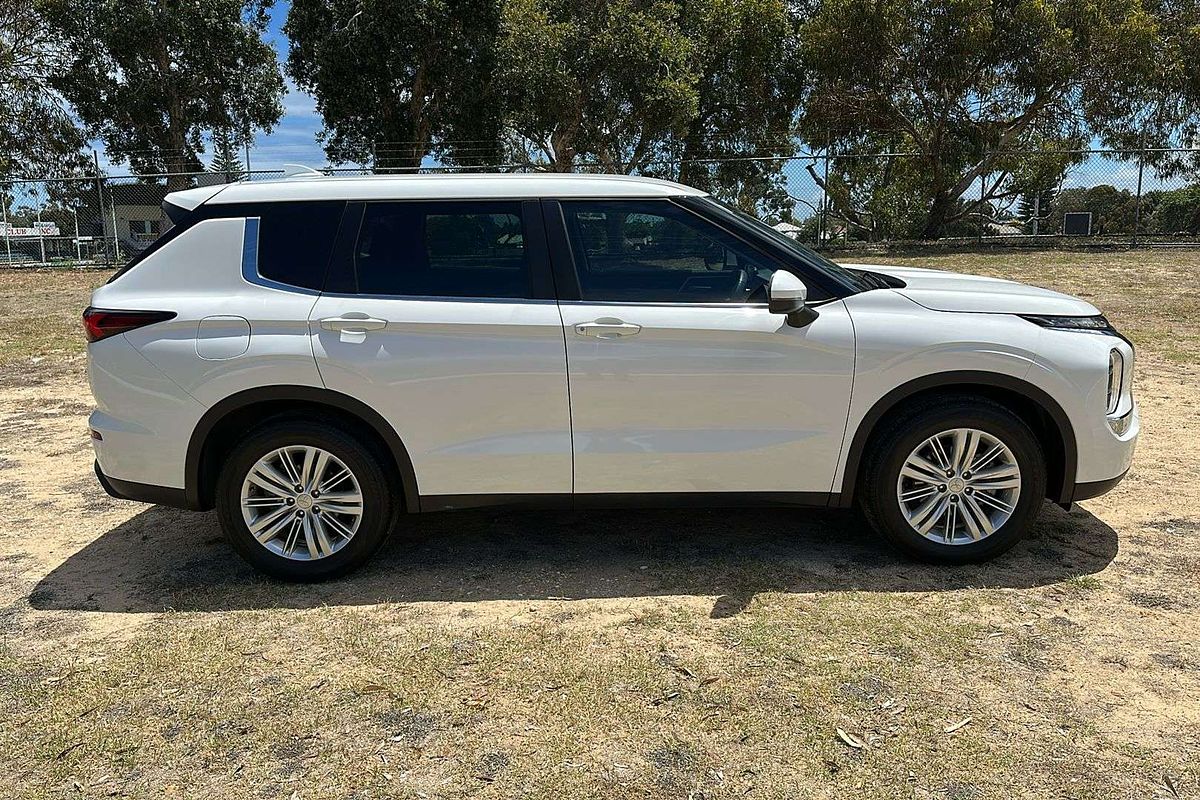 2022 Mitsubishi Outlander ES ZM