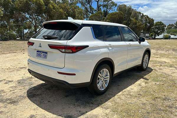2022 Mitsubishi Outlander ES ZM