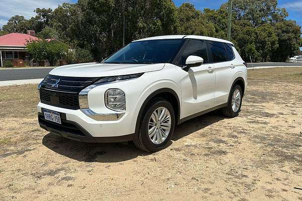 2022 Mitsubishi Outlander ES ZM