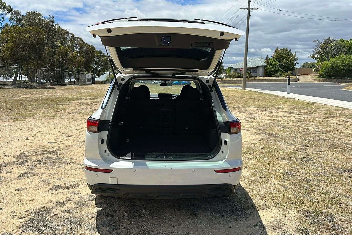 2022 Mitsubishi Outlander ES ZM