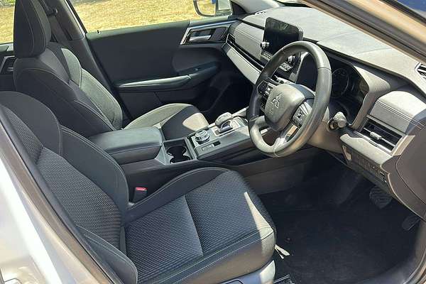 2022 Mitsubishi Outlander ES ZM