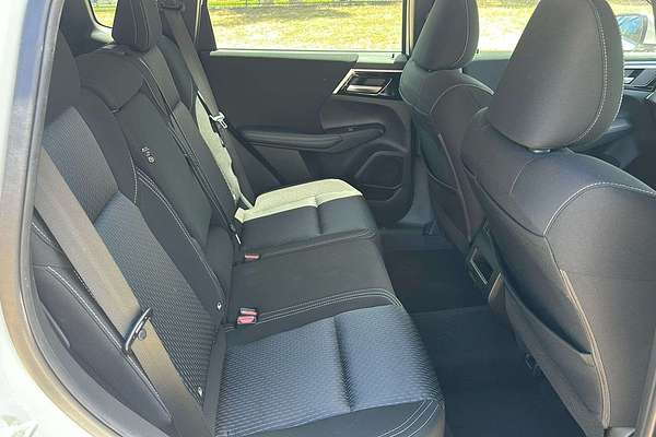 2022 Mitsubishi Outlander ES ZM