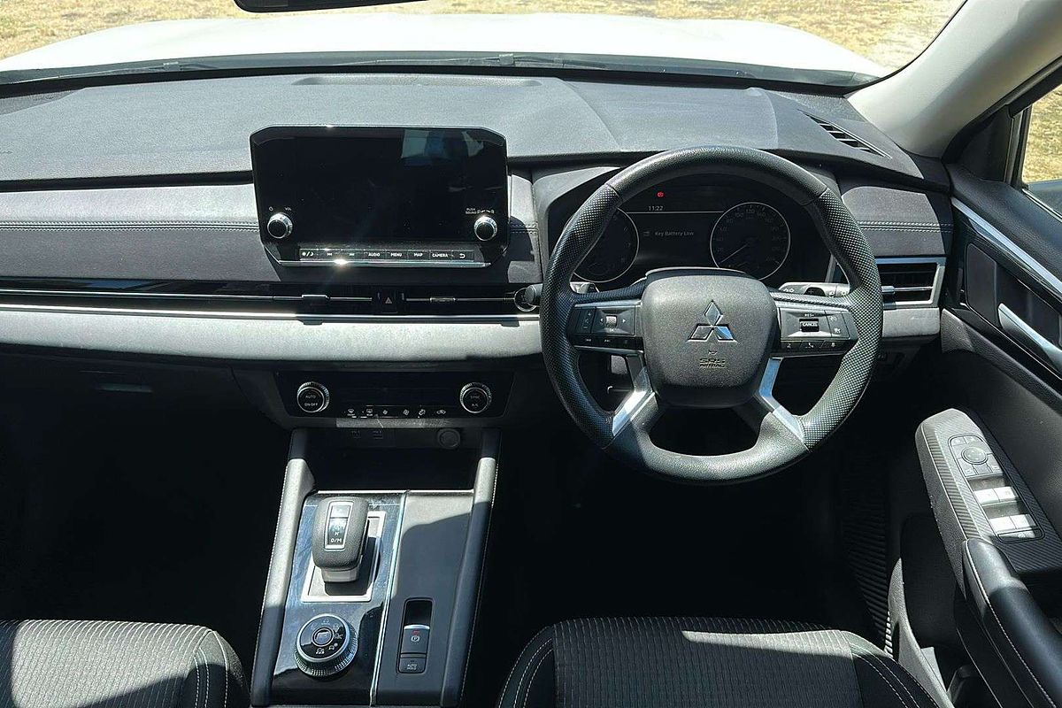 2022 Mitsubishi Outlander ES ZM