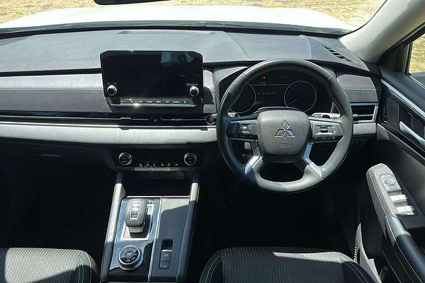 2022 Mitsubishi Outlander ES ZM