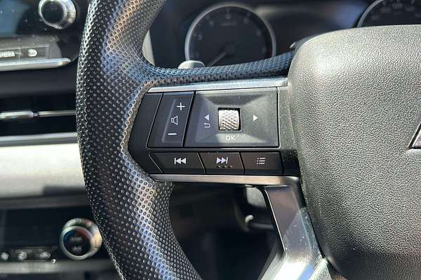 2022 Mitsubishi Outlander ES ZM