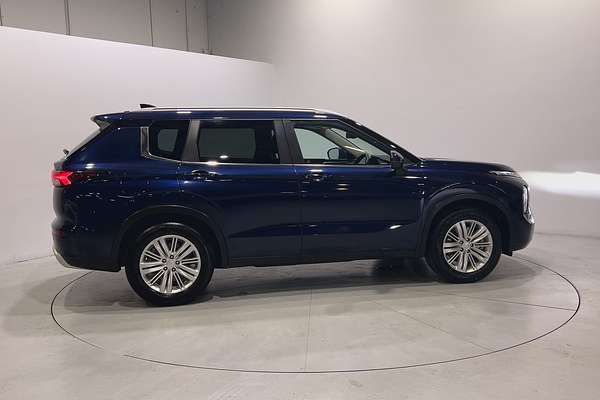 2023 Mitsubishi Outlander LS ZM