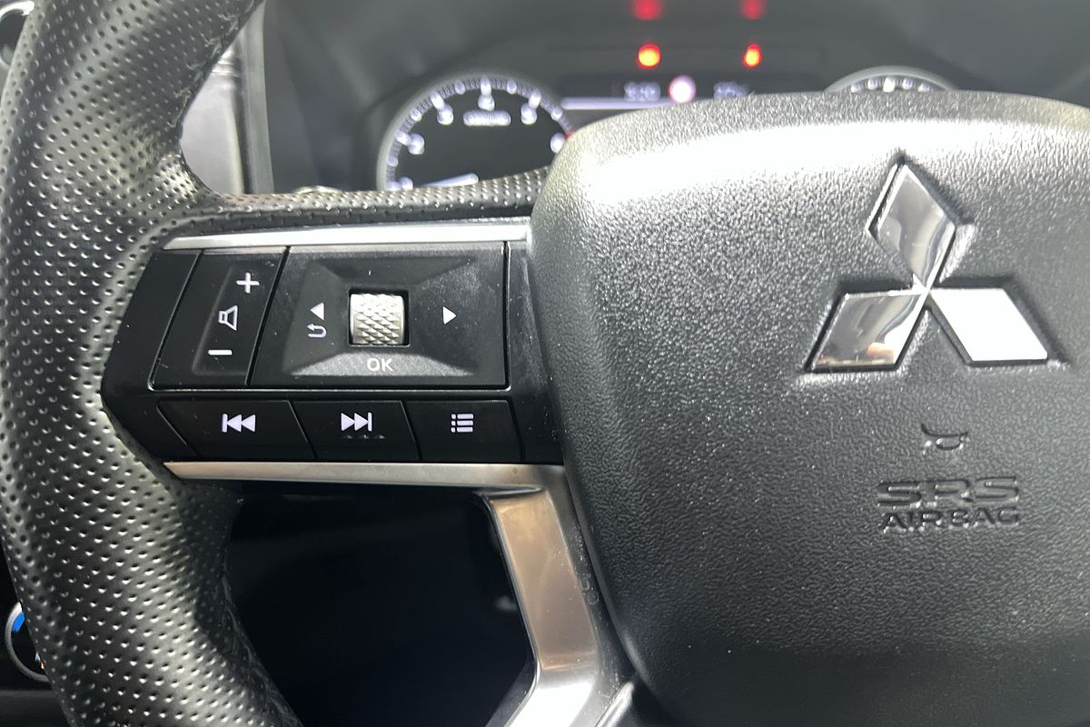 2023 Mitsubishi Outlander LS ZM