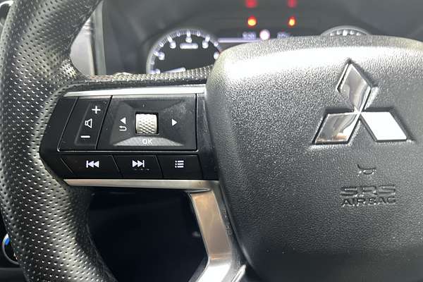 2023 Mitsubishi Outlander LS ZM