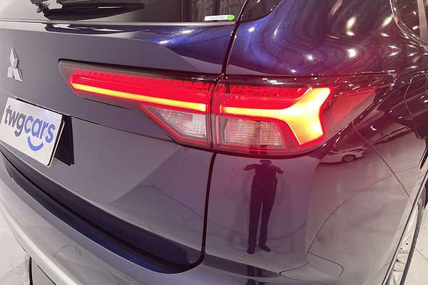 2023 Mitsubishi Outlander LS ZM