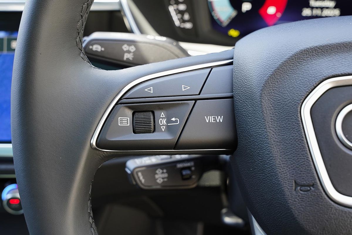 2024 Audi Q3 35 TFSI S line edition F3