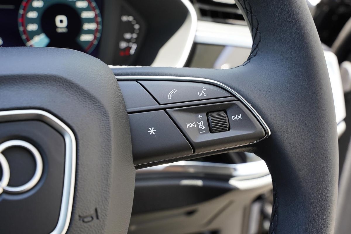 2024 Audi Q3 35 TFSI S line edition F3