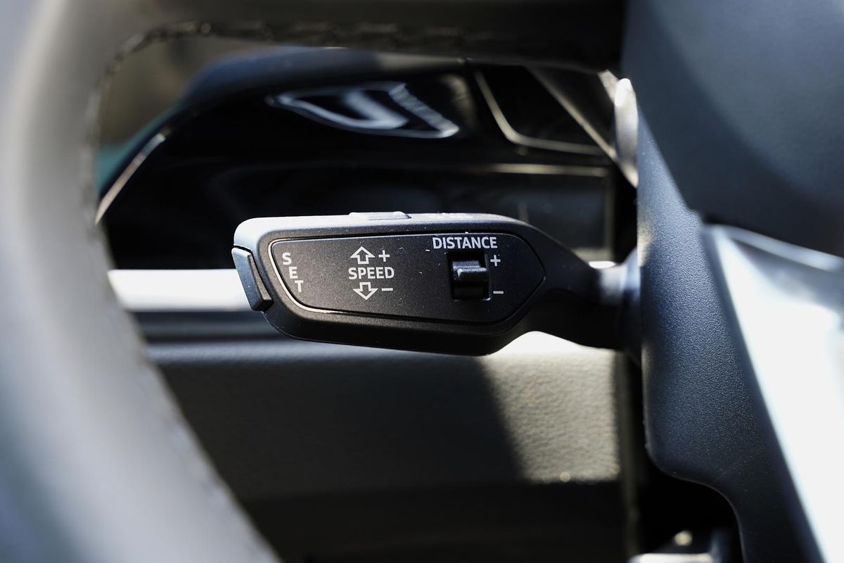 2024 Audi Q3 35 TFSI S line edition F3