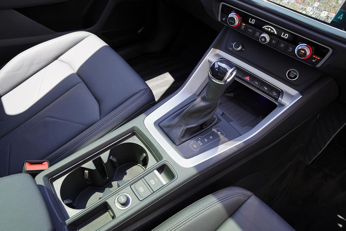 2024 Audi Q3 35 TFSI S line edition F3