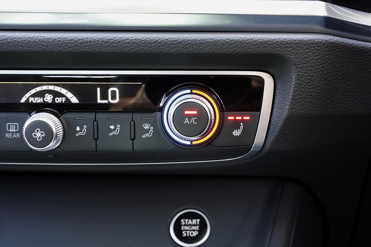 2024 Audi Q3 35 TFSI S line edition F3