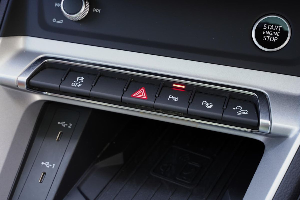 2024 Audi Q3 35 TFSI S line edition F3