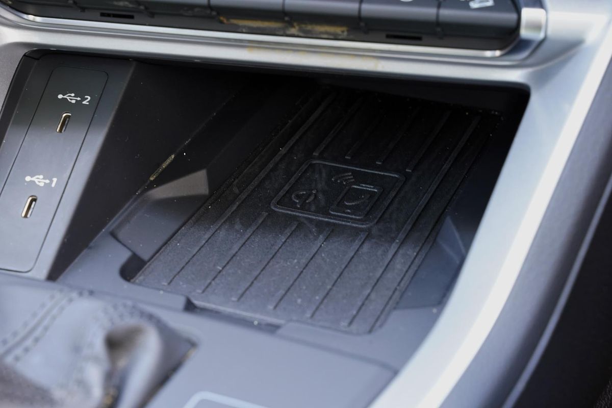 2024 Audi Q3 35 TFSI S line edition F3