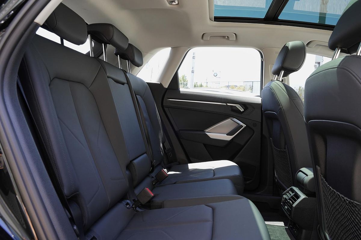 2024 Audi Q3 35 TFSI S line edition F3