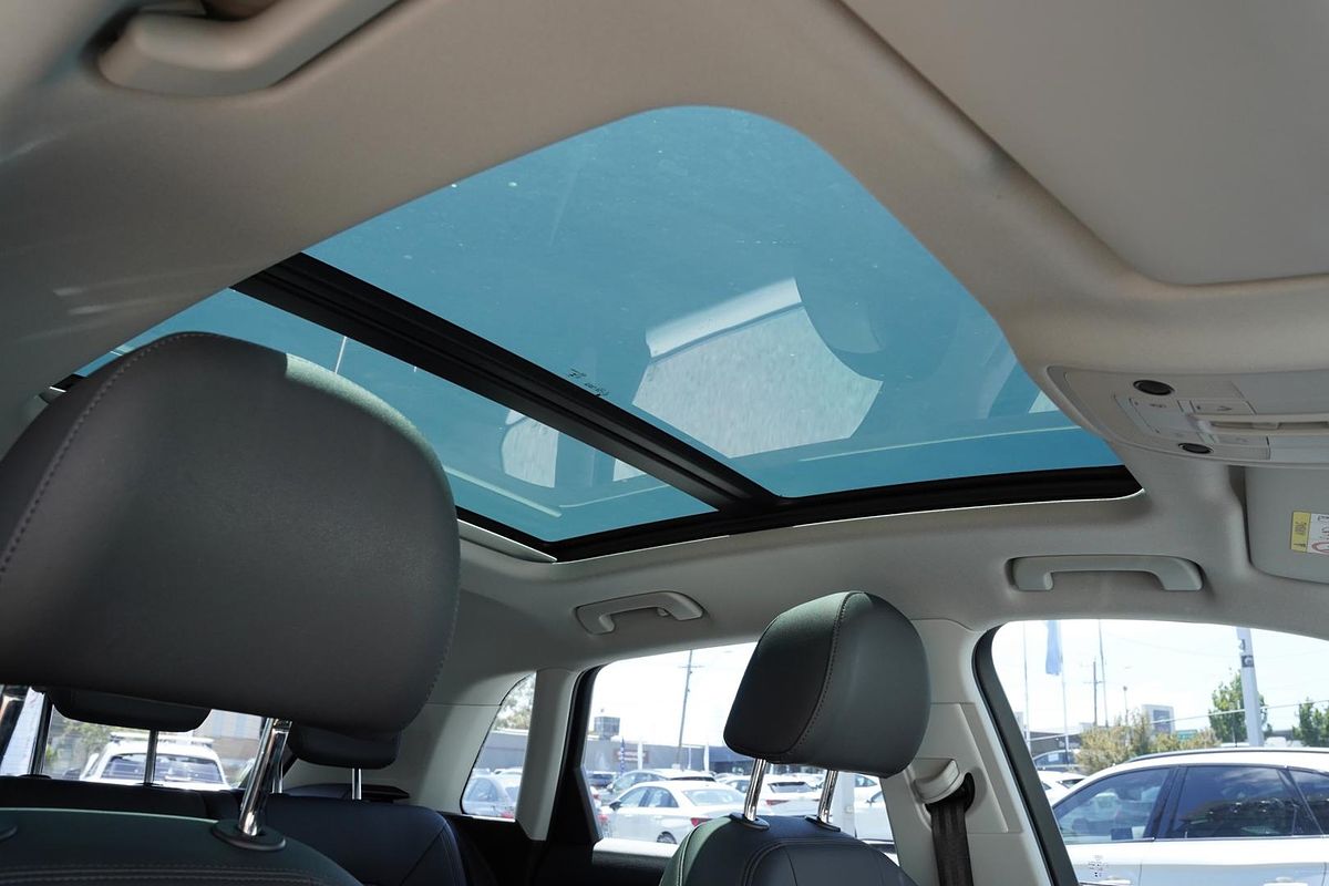 2024 Audi Q3 35 TFSI S line edition F3