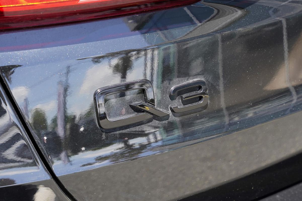 2024 Audi Q3 35 TFSI S line edition F3