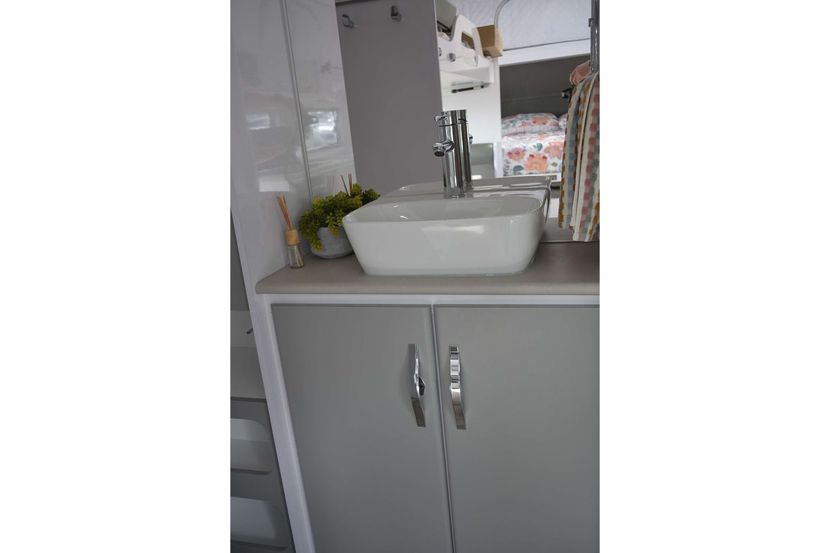 2025 Snowy River SRH16F