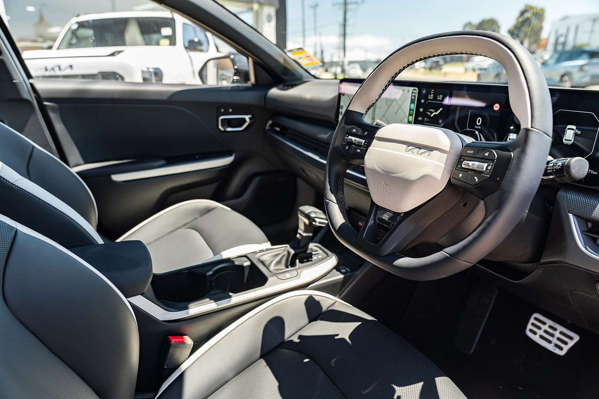 2025 Kia K4 GT-Line CL4m