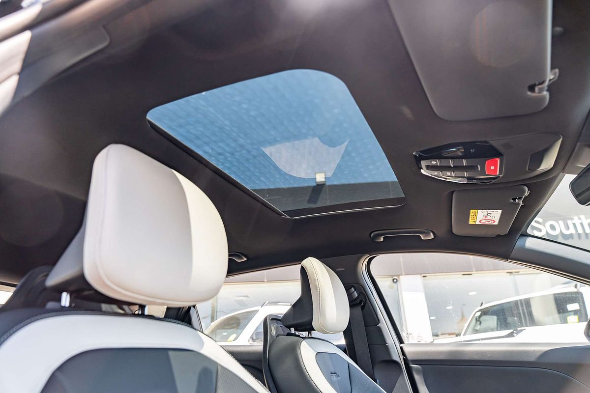 2025 Kia K4 GT-Line CL4m