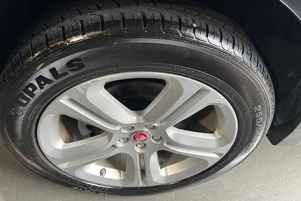 2017 Jaguar F-PACE 20d Prestige X761