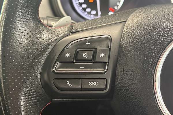 2024 MG HS Essence SAS23