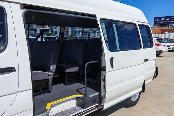 2002 Toyota Hiace Commuter RZH125R ELWB