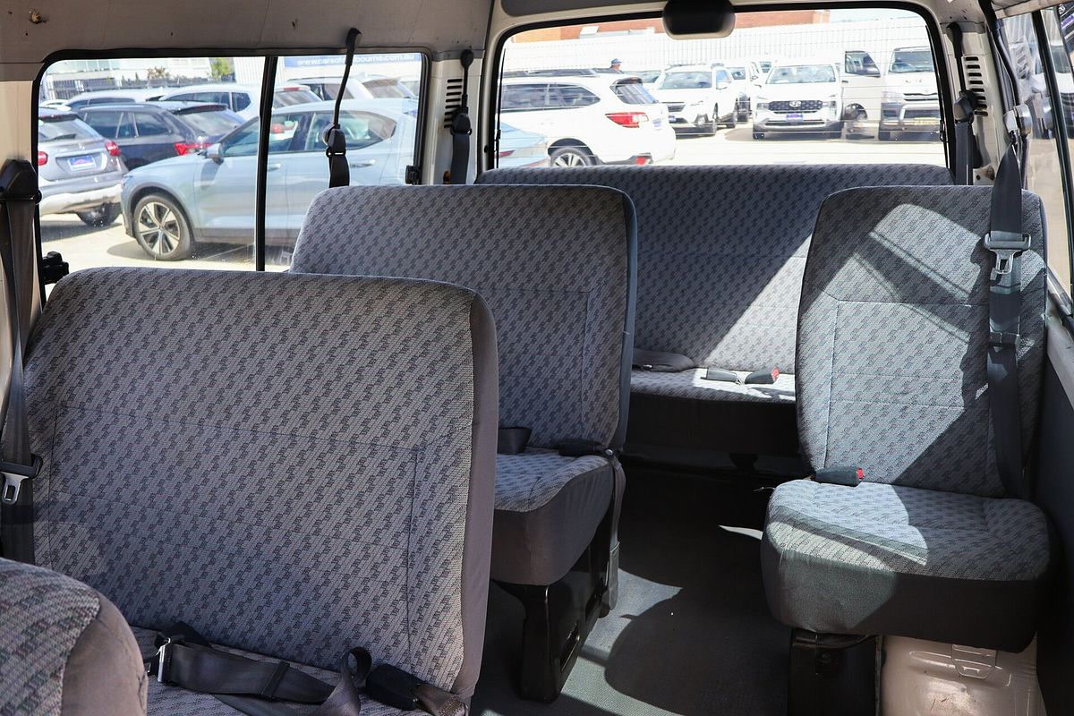 2002 Toyota Hiace Commuter RZH125R ELWB