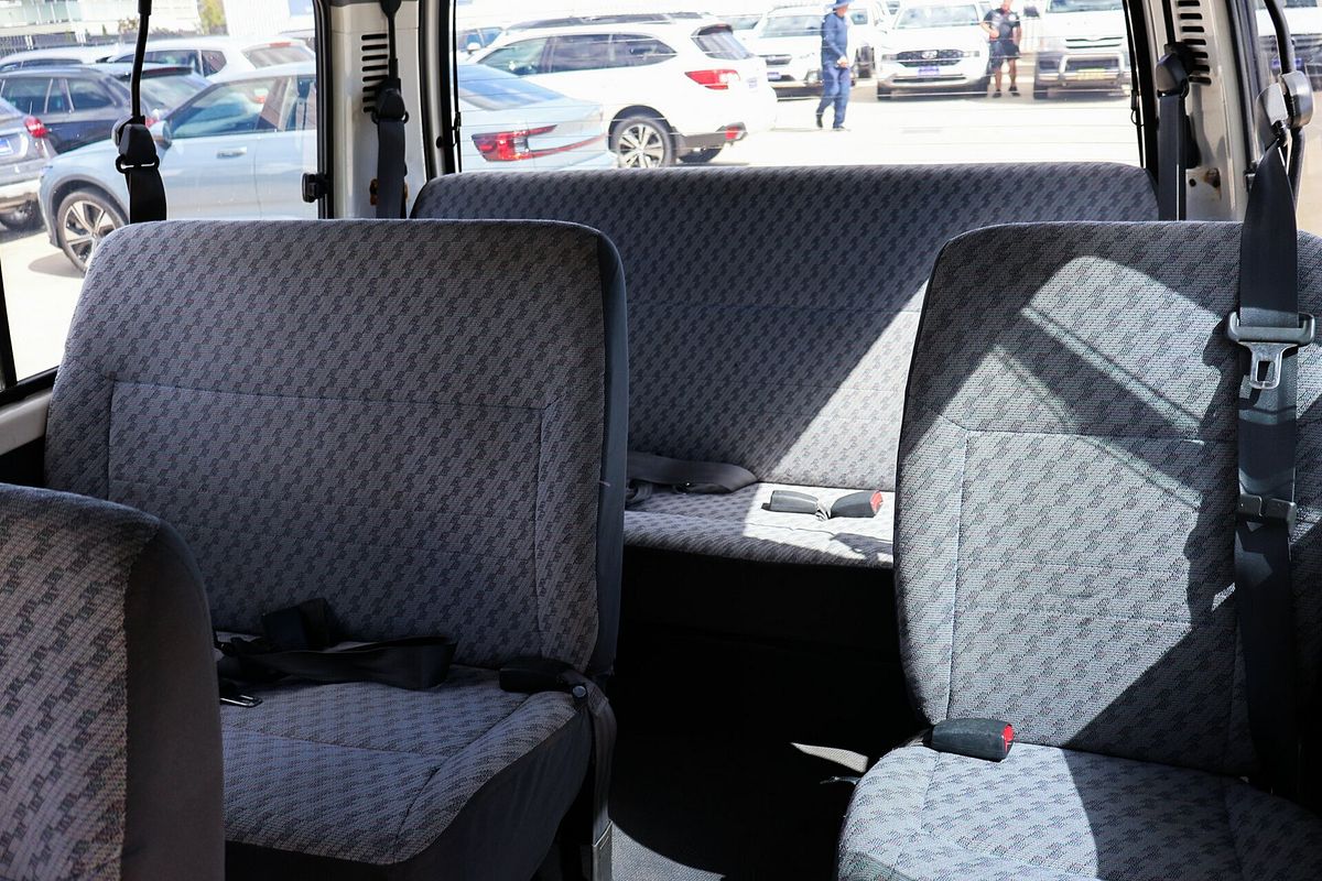 2002 Toyota Hiace Commuter RZH125R ELWB