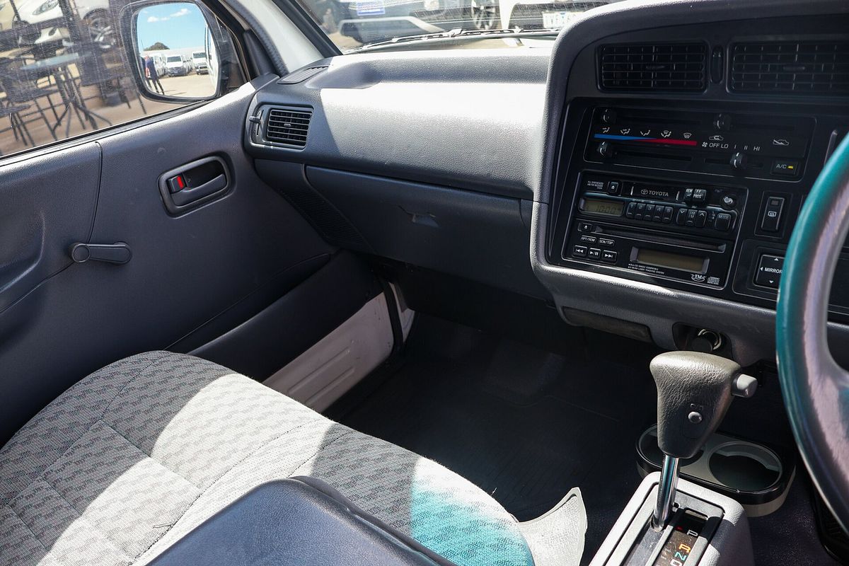 2002 Toyota Hiace Commuter RZH125R ELWB