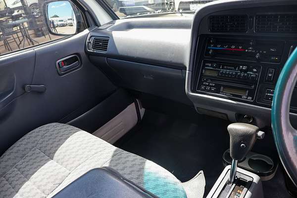 2002 Toyota Hiace Commuter RZH125R ELWB