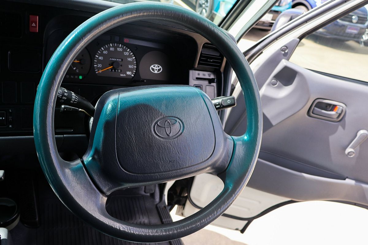 2002 Toyota Hiace Commuter RZH125R ELWB
