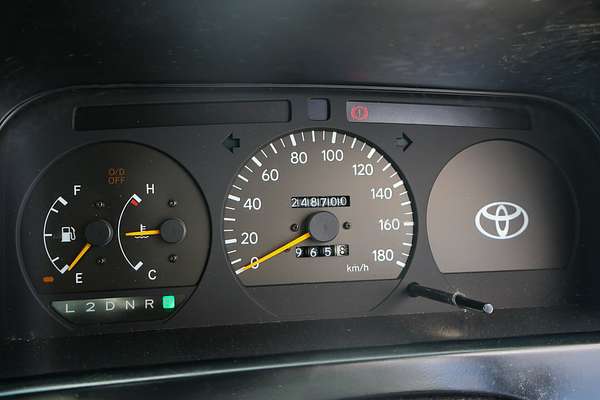 2002 Toyota Hiace Commuter RZH125R ELWB