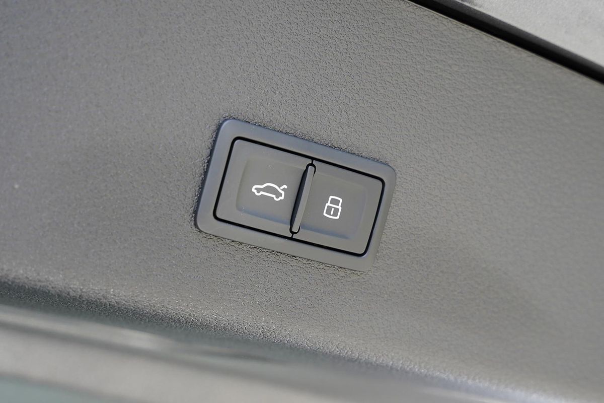 2024 Audi Q3 35 TFSI S line edition F3