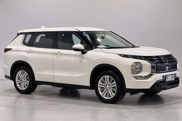 2023 Mitsubishi Outlander ES ZM