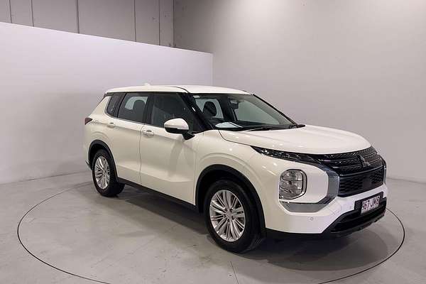 2023 Mitsubishi Outlander ES ZM