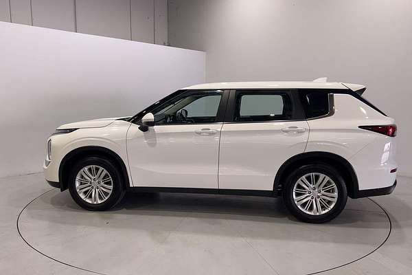 2023 Mitsubishi Outlander ES ZM