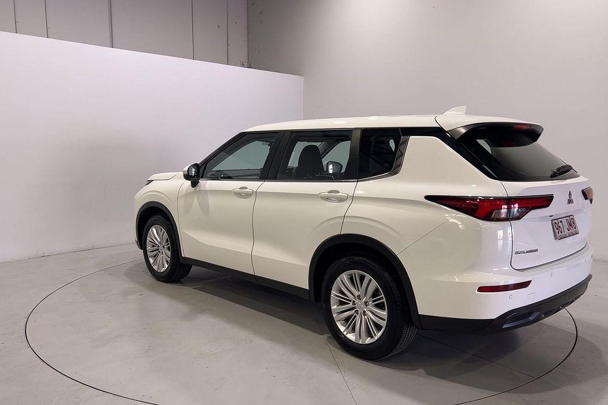2023 Mitsubishi Outlander ES ZM