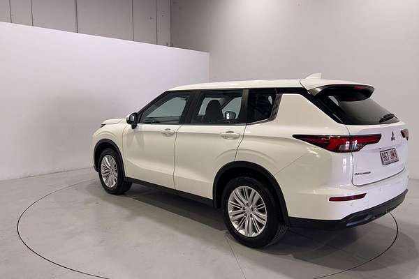 2023 Mitsubishi Outlander ES ZM