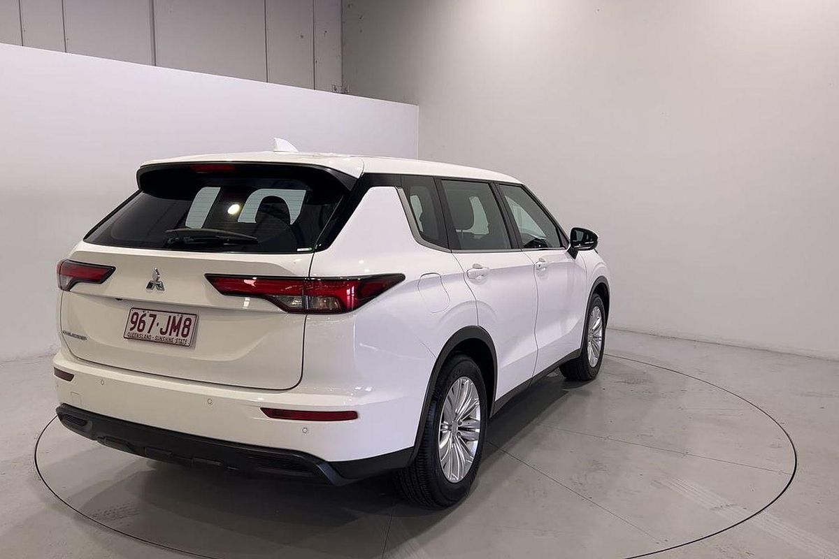 2023 Mitsubishi Outlander ES ZM