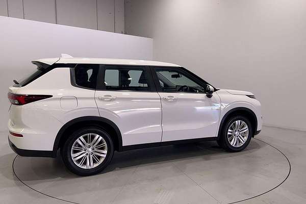 2023 Mitsubishi Outlander ES ZM