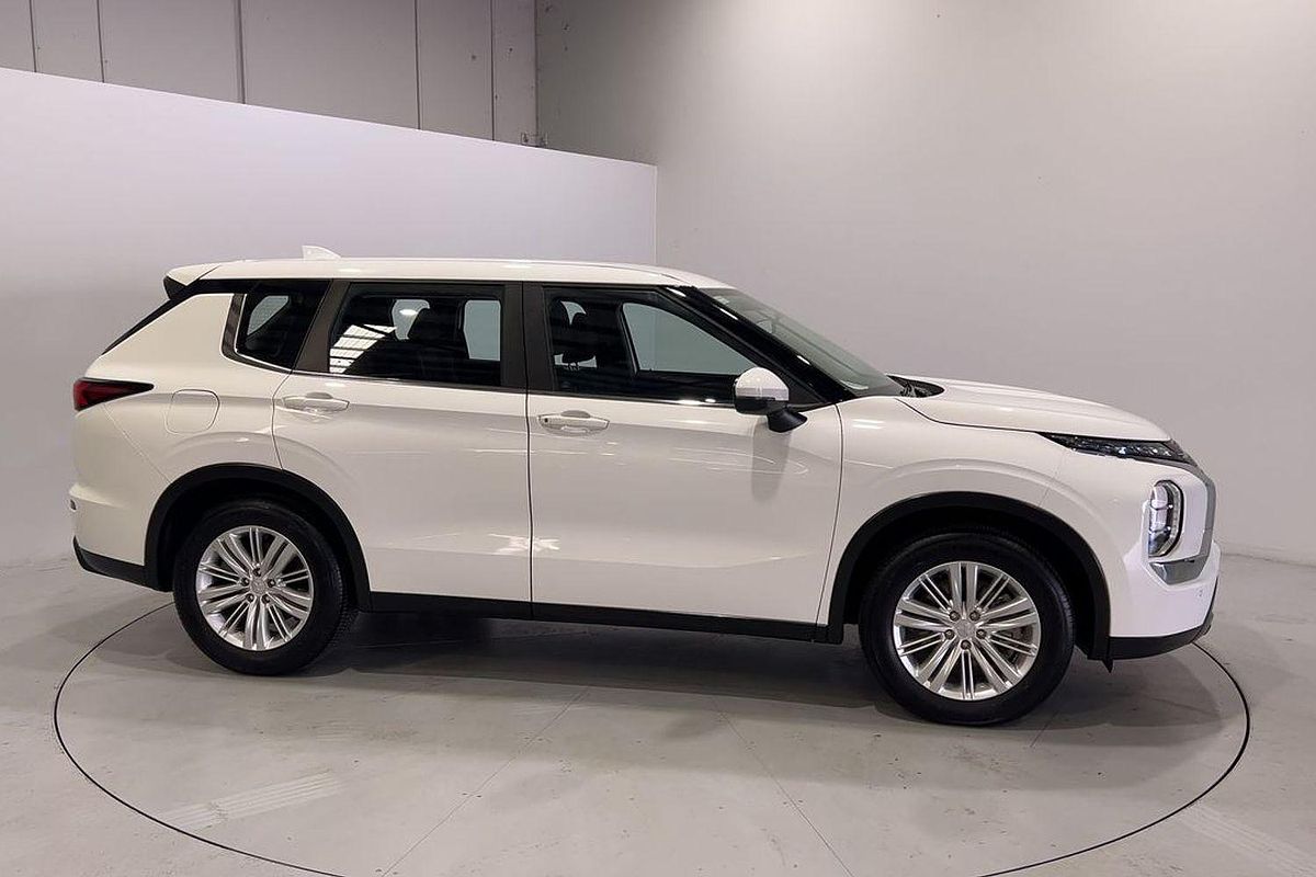 2023 Mitsubishi Outlander ES ZM