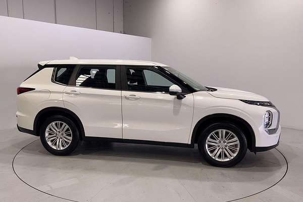 2023 Mitsubishi Outlander ES ZM