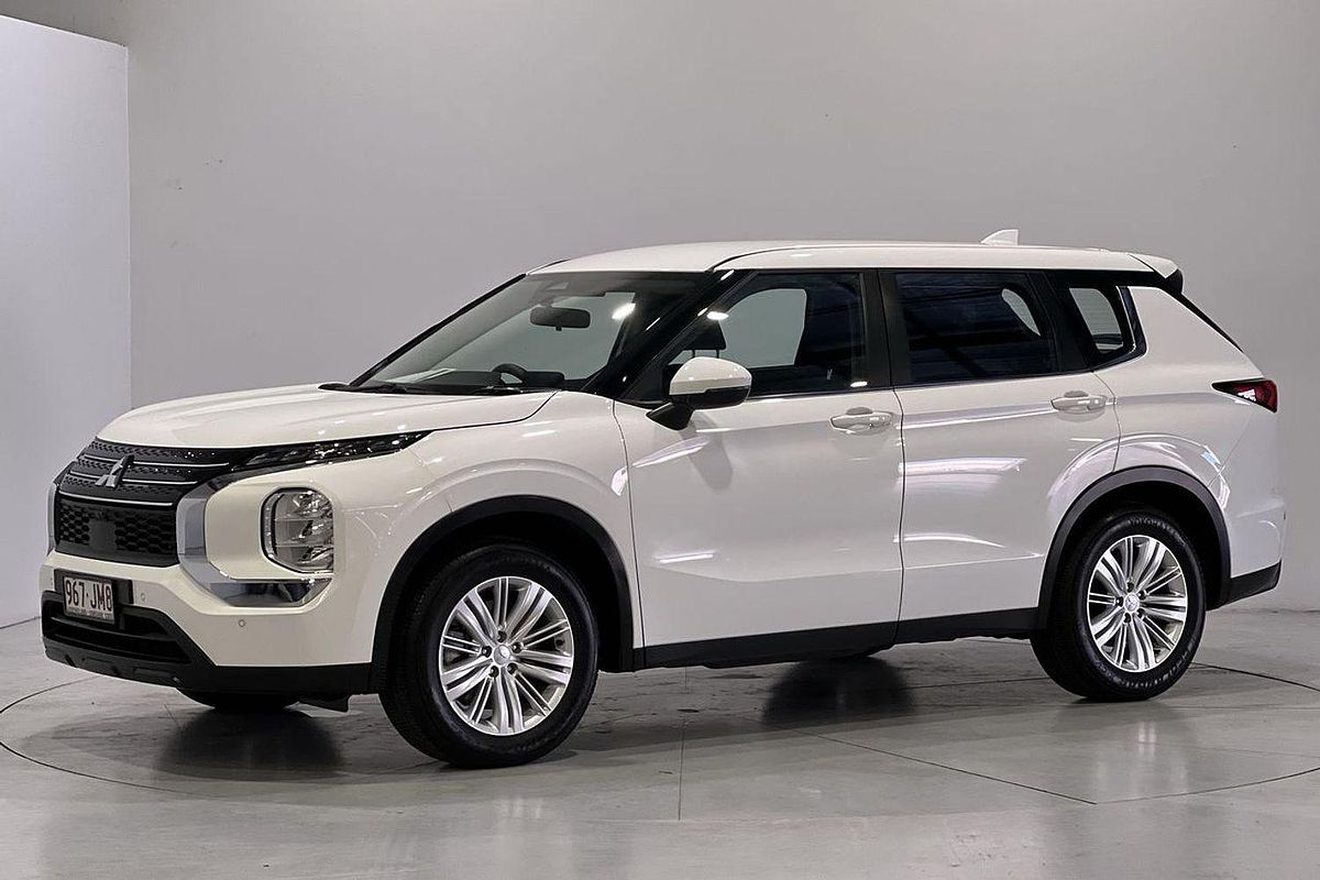 2023 Mitsubishi Outlander ES ZM