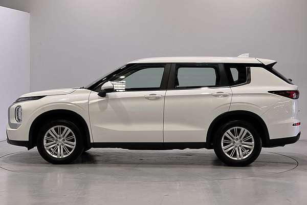 2023 Mitsubishi Outlander ES ZM