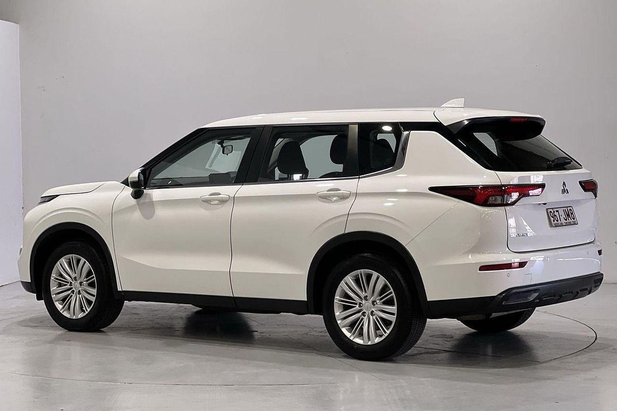 2023 Mitsubishi Outlander ES ZM