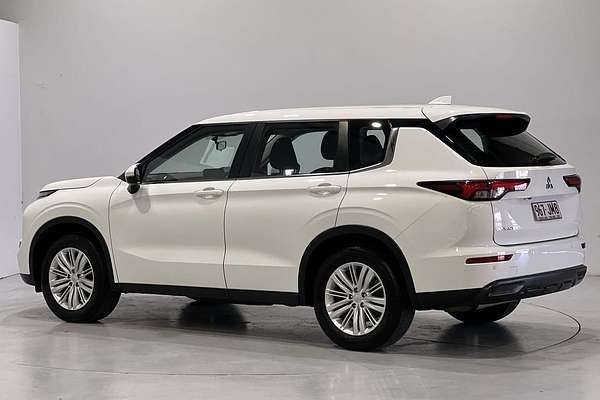 2023 Mitsubishi Outlander ES ZM