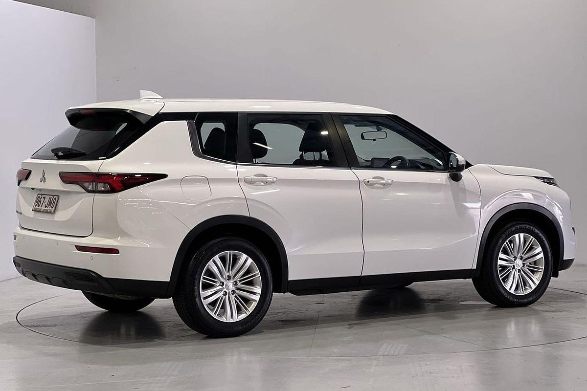 2023 Mitsubishi Outlander ES ZM